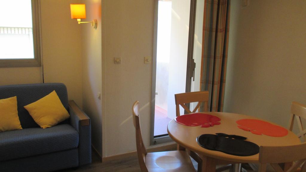 Promenade Des Bains Apartment Saint-Raphaël Стая снимка